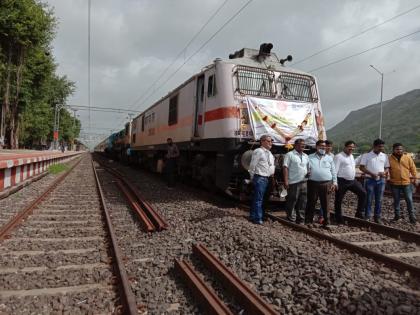 Takari - Kirloskarwadi test express 120 speed smooth | ताकारी - किर्लोस्करवाडी चाचणी एक्सप्रेस १२० च्या गतीने सुसाट