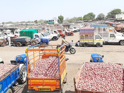 Lockdown hits onion growers | लॉकडाऊनचा कांदा उत्पादकांना फटका