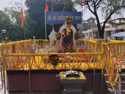 Shaniamavasya was celebrated for the first time without devotees in Shanishinganapur | शनीशिंगणापुरात भाविकांविनाच प्रथमच साजरी झाली शनिआमावस्या