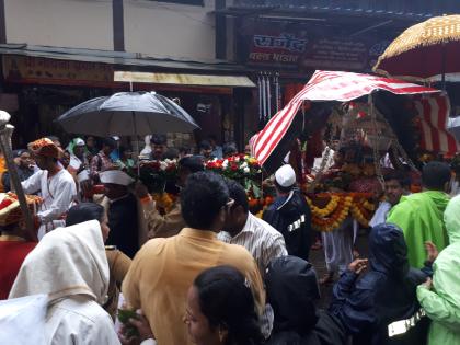 Brahmagiri Parikrama of thousands of devotees! | हजारो भाविकांची ब्रह्मगिरी परिक्रमा !