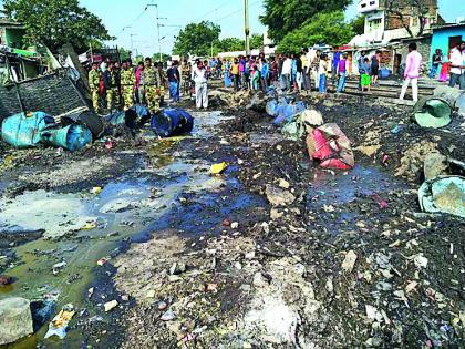 Poor liquor barbed in the railroad rail | रेल्वे रूळामध्ये दडवलेला दारूसाठा नष्ट