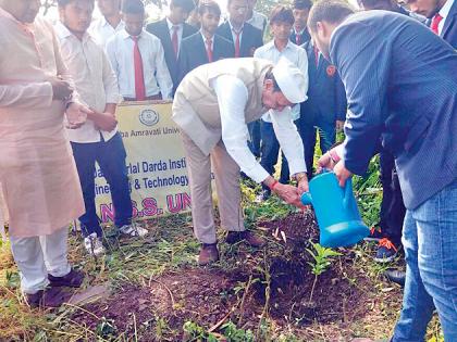 Tree plantation by J.I.I.I. | ‘जेडीआयईटी’त रासेयोतर्फे वृक्षारोपण