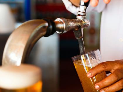  Illegal beerbar in hotels continues | हॉटेल्समध्ये बेकायदा बिअरबार सुरूच