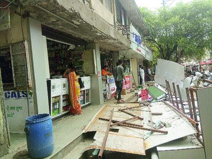  Store encroachment deleted | दुकानांचे अतिक्रमण हटविले