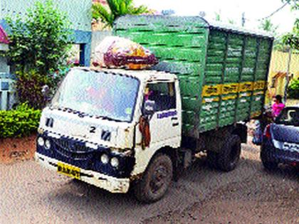 Garbage Contractor's shoulder gun | घंटागाडी ठेकेदारांच्या खांद्यावर बंदूक