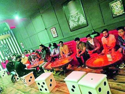 In Nagpur, 29 boys and girls were found in a bar | नागपुरात बारमध्ये झिंगाट झालेली २९ मुले-मुली आढळली