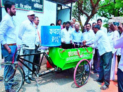 Garbadi inauguration ceremony at Nandesar | नांदेसर येथे घंटागाडीचा लोकार्पण सोहळा