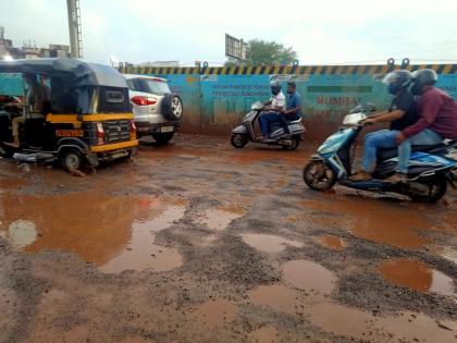 Roads in Mira Bhayandar were paved; Ganpati Bappa's arrival from the pits | मीरा-भाईंदर मधील रस्त्यांची झाली चाळण ; गणपती बाप्पाचे आगमन खड्डयांमधूनच   