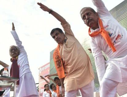 World Yoga Day; Nitin Gadkari's Yogasadhana | जागतिक योग दिवस; नितीन गडकरी यांची योगसाधना