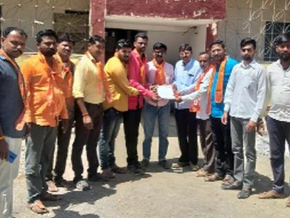Elgar of Shiv Sena on irregular power supply and increased bill | अनियमित वीज पुरवठा व वाढीव बिलासंबंधी शिवसैनिकांचा एल्गार Elgar of Shiv Sena on irregular power supply and increased bill | अनियमित वीज पुरवठा व वाढीव बिलासंबंधी शिवसैनिकांचा एल्गार