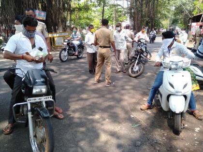 CoronaVirus Lockdown: Shops closed but transactions started on the streets of citizens | CoronaVirus Lockdown : दुकानं बंद मात्र व्यवहार सुरु-नागरिकांची रस्त्यांवर वर्दळ