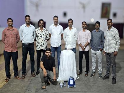 Opium brought from Rajasthan was sold in Kolhapur a youth was arrested at Ambap Phata | राजस्थानातून आणलेल्या अफूची कोल्हापुरात विक्री, अंबप फाटा येथे तरुणास अटक Opium brought from Rajasthan was sold in Kolhapur a youth was arrested at Ambap Phata | राजस्थानातून आणलेल्या अफूची कोल्हापुरात विक्री, अंबप फाटा येथे तरुणास अटक