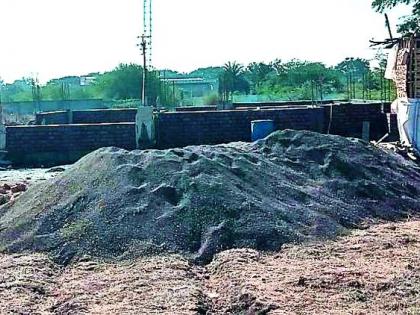 Ferries closed; Where does the sand come from? | घाट बंद; रेती येते कोठून?