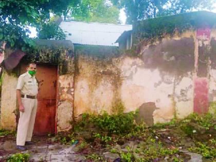 The plight of the police colony of Pathrot | पथ्रोटच्या पोलीस वसाहतीची दुर्दशा The plight of the police colony of Pathrot | पथ्रोटच्या पोलीस वसाहतीची दुर्दशा