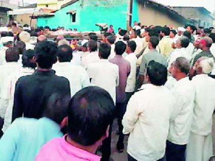 All four of them simultaneously burnt with lizards | चिमुकल्यांसह चौघांना एकाचवेळी भडाग्नी All four of them simultaneously burnt with lizards | चिमुकल्यांसह चौघांना एकाचवेळी भडाग्नी