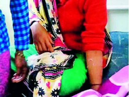 Death of tribal Chimukalya due to negligence of doctors and staff | डॉक्टर, कर्मचाऱ्यांचा हलगर्जीपणा आदिवासी चिमुकल्याचा मृत्यू Death of tribal Chimukalya due to negligence of doctors and staff | डॉक्टर, कर्मचाऱ्यांचा हलगर्जीपणा आदिवासी चिमुकल्याचा मृत्यू