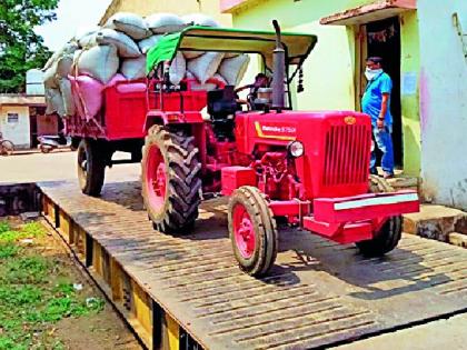 The sale of agricultural commodities in Tumsar Bazar Samiti is now directly on the scales | तुमसर बाजार समितीत शेतमालाची विक्री आता थेट वजनकाट्यावर
