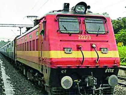 Penalty for hundred train passengers at Tumsar | तुमसर येथे शंभर रेल्वे प्रवाशांना दंड