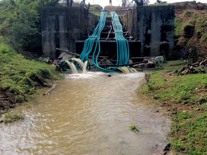 Syphan technique irrigates 700 acres of land | सायफन तंत्राने ७०० एकर शेतीचे सिंचन