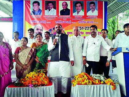 Welcome to the Pune-Kazipet Express at Chandrapur | पुणे-काजीपेठ एक्स्प्रेसचे चंद्रपुरात जल्लोषात स्वागत