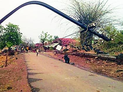 Severe storms in seven villages | सात गावांना वादळाचा जोरदार तडाखा