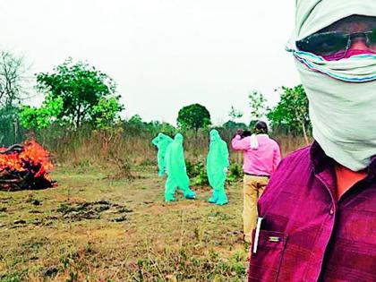 Eventually the sarpanch had to come forward for his funeral | अखेर त्यांच्या अंत्यसंस्कारासाठी सरपंचांना यावे लागले समोर