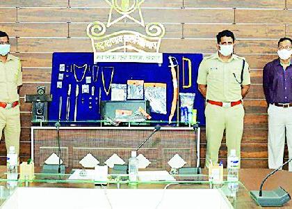 विदेशी कट्ट्यांसह दोन अट्टलगुन्हेगारांना अटक