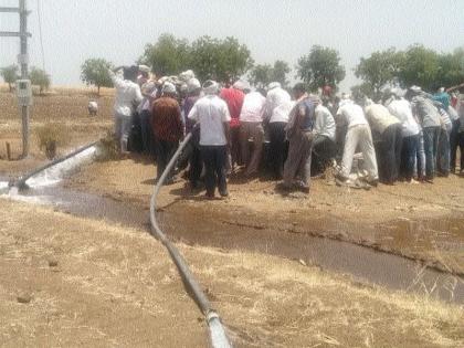 Woman commits suicide by jumping into a well with two children | महिलेची दोघा मुलांसह विहिरीत उडी मारून आत्महत्या