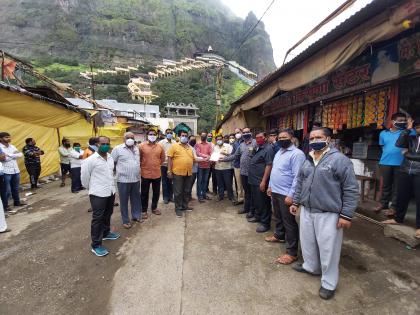 Open Saptashrungi temple for darshan, otherwise adopt the village! | सप्तशृंगी मंदिर दर्शनासाठी खुले करा, अन्यथा गाव दत्तक घ्या !