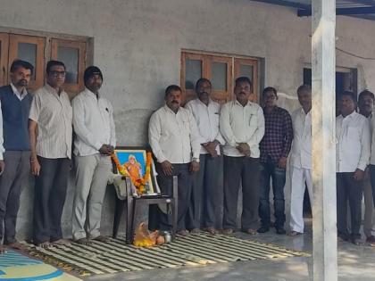 Cleaning of the cemetery in Pathre on the day of remembrance of Saint Gadge Baba | संत गाडगेबाबांच्या स्मृतीदिनी पाथरेत स्मशानभूमीची स्वच्छता