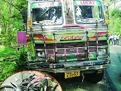 Two truckers killed in the truck | भरधाव ट्रकच्या धडकेत दोन दुचाकीस्वार जागीच ठार