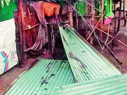 Heavy rains hit the southern part of the district | जिल्ह्याच्या दक्षिण भागाला वादळी पावसाचा फटका Heavy rains hit the southern part of the district | जिल्ह्याच्या दक्षिण भागाला वादळी पावसाचा फटका