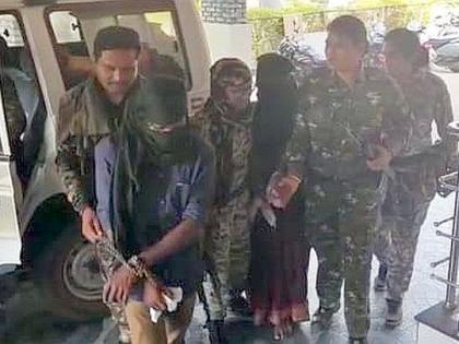 Four Naxals arrested in Gadchiroli district; Including a woman | गडचिरोली जिल्ह्यात चार नक्षलवाद्यांना अटक; एका महिलेचा समावेश