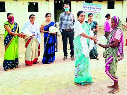 Women's initiative to help | मदतीसाठी महिलांचा पुढाकार
