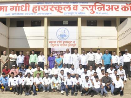 New entrance to the school built by alumni | माजी विद्यार्थ्यांनी उभारले शाळेस नवीन प्रवेशद्वार