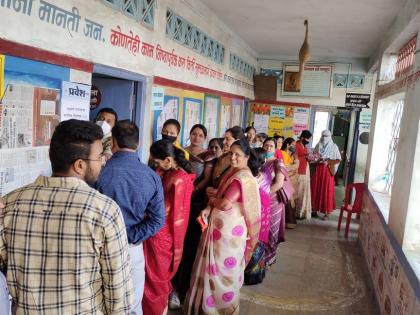 72% polling for 38 Gram Panchayats in the district | जिल्ह्यातील ३८ ग्रामपंचायतींसाठी ७२ टक्के मतदान