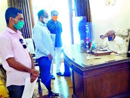 Igatpuri's sewing artisans presented grievances to the Guardian Minister | इगतपुरीच्या शिवणकाम कारागीरांनी पालकमंत्र्यांसमोर मांडल्या व्यथा