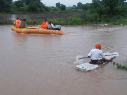 Grandfather, grandfather drowned in the lake | आजोबा, नातू तलावात बुडाले