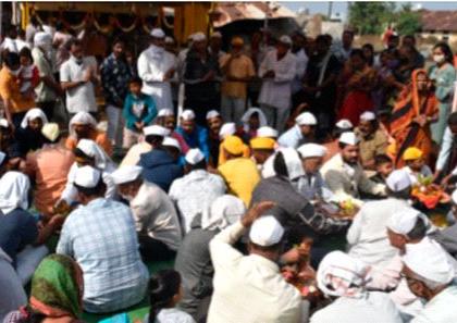 Yelkot, Bhandara Udhalana in Gajrat of Yelkot | येळकोट, येळकोटच्या गजरात भंडारा उधळण