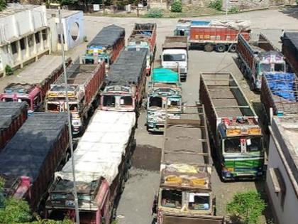 Action on 25 vehicles transporting sand | वाळू वाहतुकीच्या २५ वाहनांवर कारवाई Action on 25 vehicles transporting sand | वाळू वाहतुकीच्या २५ वाहनांवर कारवाई