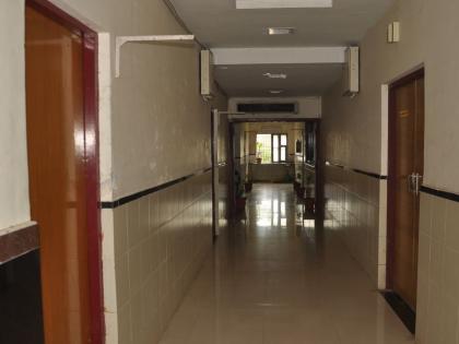 Zilla Parishad office: Do not open their doors | जिल्हा परिषदेतील पदाधिका:यांच्या दालनांना लागले टाळे Zilla Parishad office: Do not open their doors | जिल्हा परिषदेतील पदाधिका:यांच्या दालनांना लागले टाळे