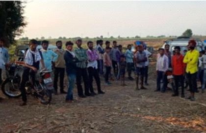 Police also rushed to search for the girl | बालिकेच्या शोधासाठी पोलीसही सरसावले Police also rushed to search for the girl | बालिकेच्या शोधासाठी पोलीसही सरसावले