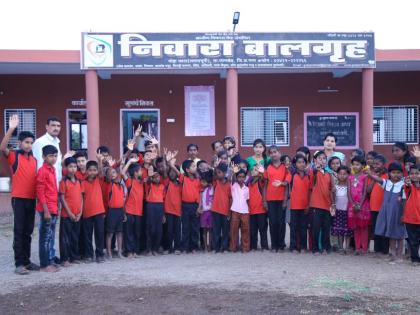 Baap-Arun Jadhav providing shelter to the children of the deprived; Wandering for a living, children are learning lessons | वंचितांच्या लेकरांना निवारा देणारा बाप-अरुण जाधव; पोटासाठी भटकंती करणारे मुले गिरवताहेत शिक्षणाचे धडे