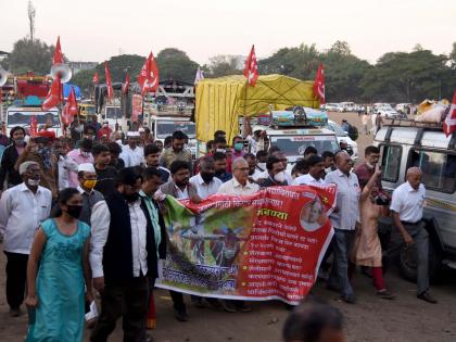 Farmers from Maharashtra march to Delhi | महाराष्ट्रातील शेतकऱ्यांची दिल्लीकडे कूच