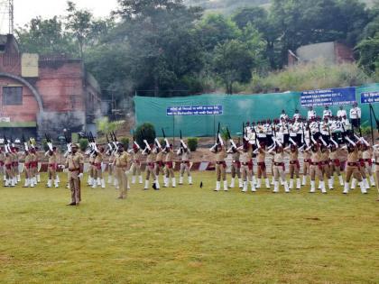 To commemorate the Police Memorial Day; Women constable honored by the Shahid police | पोलीस स्मृती दिनानिमित्त शोक कवायत; महिला तुकडीने वाहिली शहीद पोलिसांना आदरांजली