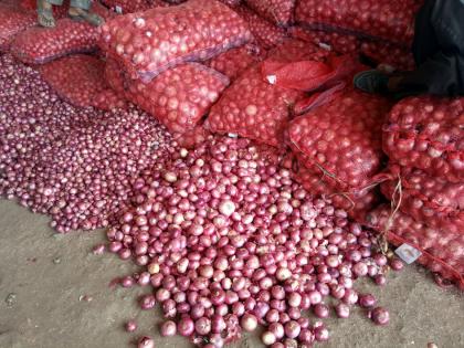 Parbhani: Onion products show drought | परभणी : कांदा उत्पादनाला दुष्काळाच्या झळा