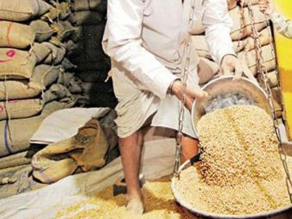  Parbhani: Suspend warehouse guard in grain scam | परभणी : धान्य घोटाळ्यातील गोदाम रक्षक निलंबित