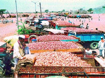 The arrival of twenty five thousand quintals of onions in Satna | सटाण्यात पंचवीस हजार क्विंटल कांद्याची आवक