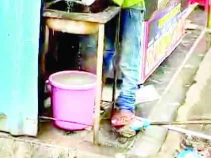 The disgusting type of filth in Sweet Mart on social media | स्वीट मार्टमधील अस्वच्छतेचा किळसवाणा प्रकार सोशल मीडियावर