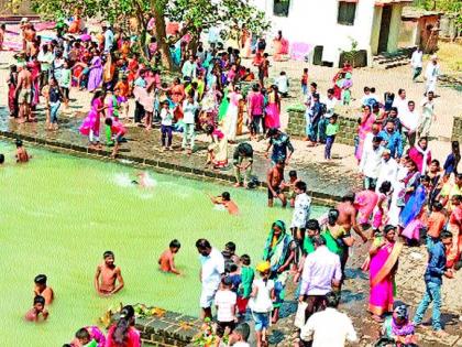 Crowds of devotees in Mahadev temples | महादेव मंदिरांमध्ये भाविकांची गर्दी